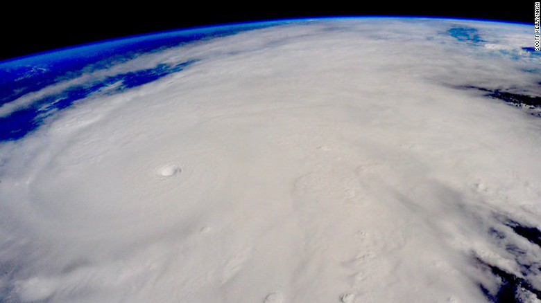 http://i2.cdn.turner.com/cnnnext/dam/assets/151023142534-hurricane-patricia-scott-kelly-exlarge-169.jpg